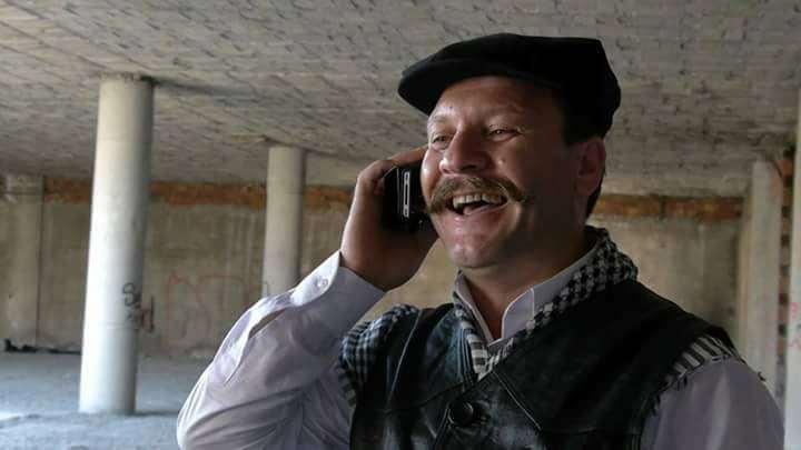 <p><strong>Gaziantep'ten İstanbul'a uzanan hayat yolculuğunda k&uuml;&ccedil;&uuml;k yaşlarda sinema sekt&ouml;r&uuml;ne adım atan Katıoğlu, daha sonra pek &ccedil;ok tiyatro ve diziyle sevenlerine buluşuyordu.</strong></p>
