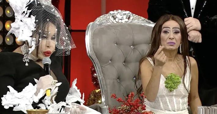 <p>Konuyla ilgili a&ccedil;ıklamada bulunan Yıldız Tilbe,<em> <strong>"Sevgili Polat Yağcı'nın yeni filmi Ketenpere Dalavere i&ccedil;in s&uuml;rekli, onu s&ouml;ylememi istiyorlar. Asena oynarken, yine oradan, 'Sen de s&ouml;yle herkes s&ouml;yle' dediler. Ben de 'Tamam' dedim. Haluk'a da (menajeri) dedim ki, "Bir daha sefere bundan iki katı para al"</strong></em>&nbsp;dediğini s&ouml;yledi.</p>

<p>Yıldız Tilbe buna rağmen hi&ccedil; para almadığını s&ouml;yledi. Şarkıcı,&nbsp;<strong><em>"İki katı para al dedim ama hi&ccedil; para almadım. Sadece elbise parası aldım"</em>&nbsp;</strong>a&ccedil;ıklamasında bulundu.</p>
