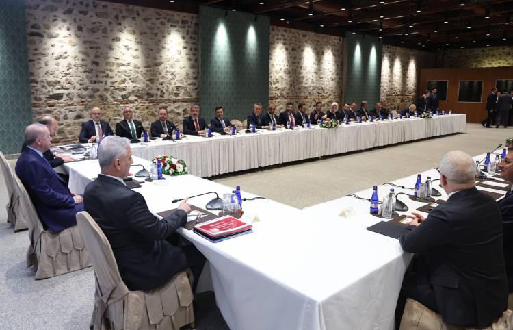 <p><span style="color:rgb(33, 37, 41)">G&ouml;r&uuml;şmede Ticaret Bakanı &Ouml;mer Bolat'ta yer aldı.</span></p>
