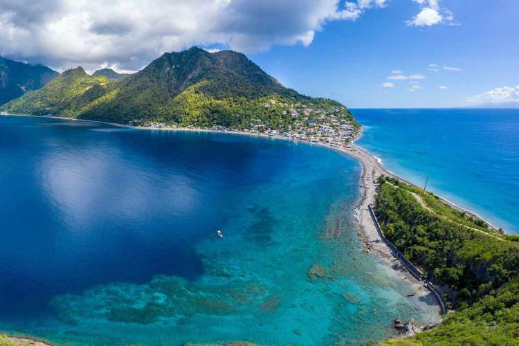 <p><span style="color:#B22222"><strong>DOMİNİKA</strong></span></p>

<p>&nbsp;</p>

<p>Ordu 1981'de dağıtıldı. Karayip B&ouml;lgesel G&uuml;venlik Sistemi'nin (RSS) &uuml;yesidir.</p>
