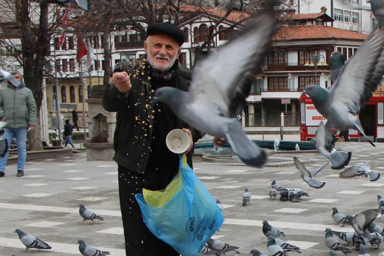 20 yıldır g&uuml;vercinleri besleyen Cahit dedeye, Vali Bakan'dan ziyaret 