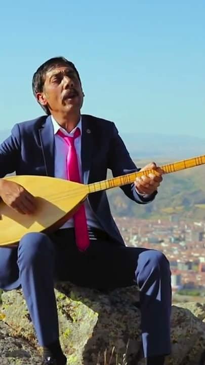 <p><strong>"Ankaralı Turgut" adıyla adını geniş kitlelere duyuran &uuml;nl&uuml; sanat&ccedil;ı Turgut Karataş, akciğer kanseri nedeniyle 15 Aralık 2024 tarihinde yaşama g&ouml;zlerini yumdu.&nbsp;</strong></p>
