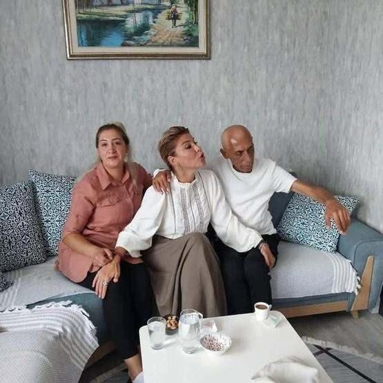 <p><span style="color:#FF0000"><strong>"BABAMA S&Ouml;Z VERMİŞTİM Ş&Uuml;K&Uuml;R DAVAYI KAZANDIK"</strong></span></p>

<p><strong>Ankaralı Turgut'un kızı Eylem Boran ise mahkemenin kararının ardından ş&ouml;yle konuştu:</strong></p>

<p><strong>"Babamın tedavisi i&ccedil;in 18 milyon TL toplandığı s&ouml;ylenildi. Bu parayı da benim yediğimi s&ouml;ylediler.&nbsp;</strong></p>
