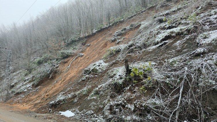 D&uuml;zce'de vatandaş diken &uuml;st&uuml;nde: Muhtar k&ouml;y&uuml; boşaltın &ccedil;ağrısında bulundu 