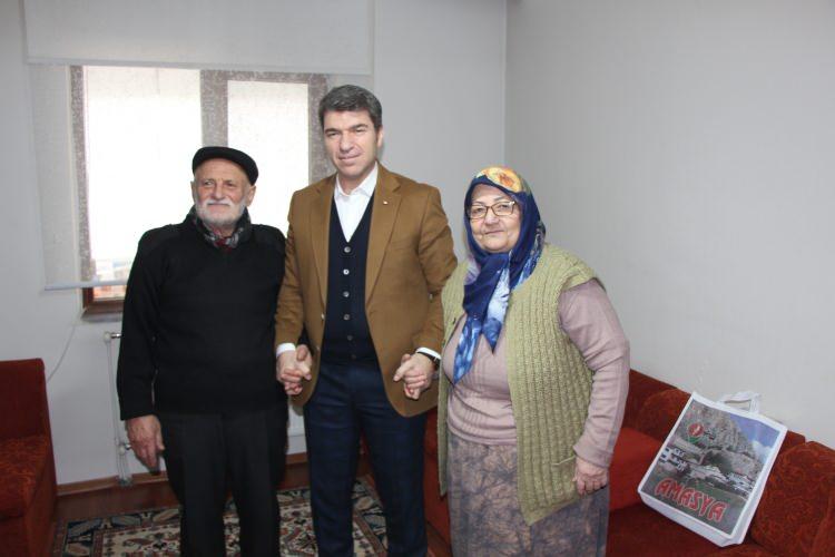 20 yıldır g&uuml;vercinleri besleyen Cahit dedeye, Vali Bakan'dan ziyaret 