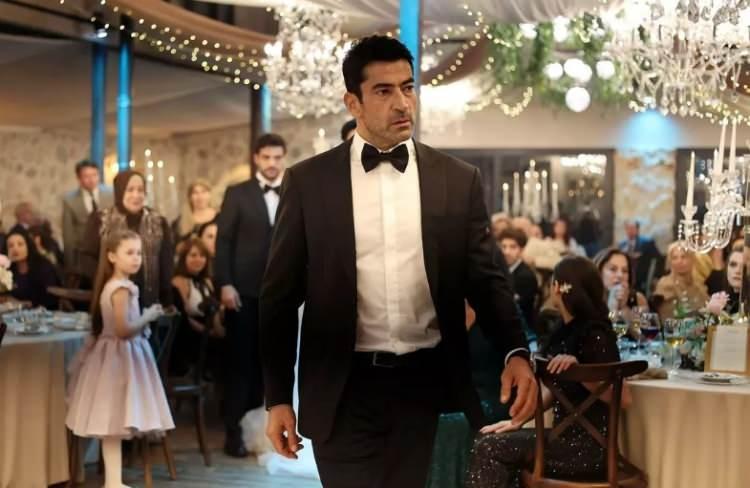 <p>&Uuml;nl&uuml; oyuncu Kenan İmirzalıoğlu ile Afra Sara&ccedil;oğlu'nun başrolde olduğu &ldquo;A.B.İ.&rdquo; dizisi d&uuml;n akşam ilk b&ouml;l&uuml;m&uuml;yle yayın hayatına girdi.</p>
