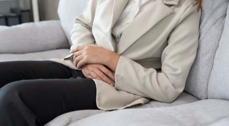 <p><strong>Şişkinlik, yemeklerden sonra gelen hazımsızlık ve bir t&uuml;rl&uuml; d&uuml;zene girmeyen bağırsak problemleri, yaşam kalitemizi doğrudan etkiliyor. D&uuml;zensiz beslenmenin yanı sıra stres ve hareketsizliğin de etkili olduğu sindirim sistemi problemlerini rafa kaldırmak i&ccedil;in bazı p&uuml;f noktaları hayatımıza dahil edebiliriz.&nbsp;</strong></p>
