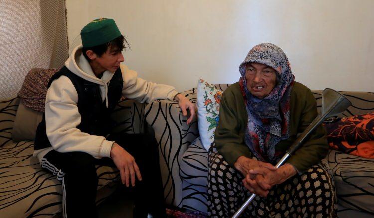 B&ouml;ylesi g&ouml;r&uuml;lmedi! Soyduğu eve bakmaları i&ccedil;in nenesini bıraktı