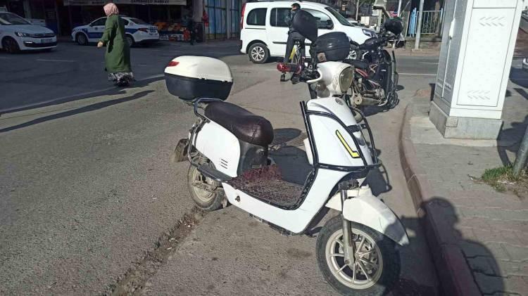 B&ouml;ylesi g&ouml;r&uuml;lmedi! Soyduğu eve bakmaları i&ccedil;in nenesini bıraktı