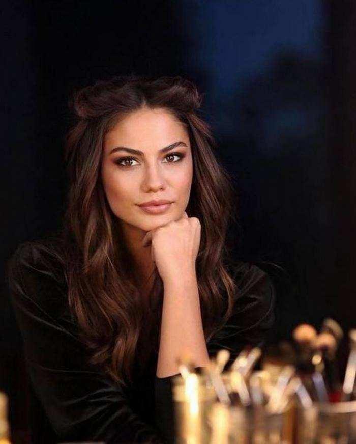 <p><span style="color:#0000CD"><strong>DEMET &Ouml;ZDEMİR'DEN YANIT GELDİ</strong></span></p>

<p><strong>Bu a&ccedil;ıklamaların ardından g&ouml;zler Demet &Ouml;zdemir'e &ccedil;evrilirken &uuml;nl&uuml; oyuncu,&nbsp;katıldığı bir &ouml;d&uuml;l t&ouml;reninde Bradley Cooper'ın s&ouml;zleriyle ilgili konuştu.</strong></p>
