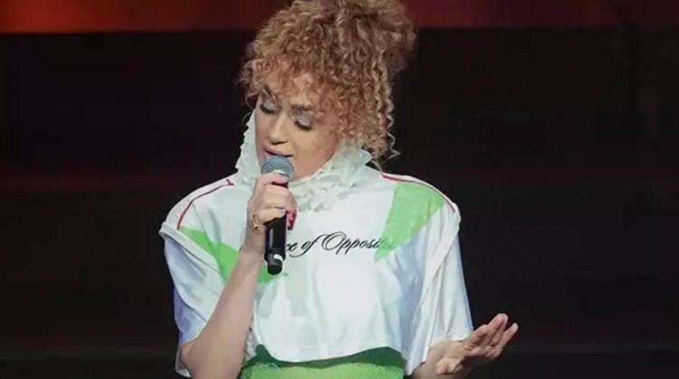 <p><strong>Şu sıralar ekranların reyting rekortmeni yarışma programı 'Survivor' i&ccedil;in Dominik Cumhuriyeti'nde olan Dilan &Ccedil;ıtak ise, ekranlardan babasına imalı s&ouml;zler sarf etti.</strong></p>
