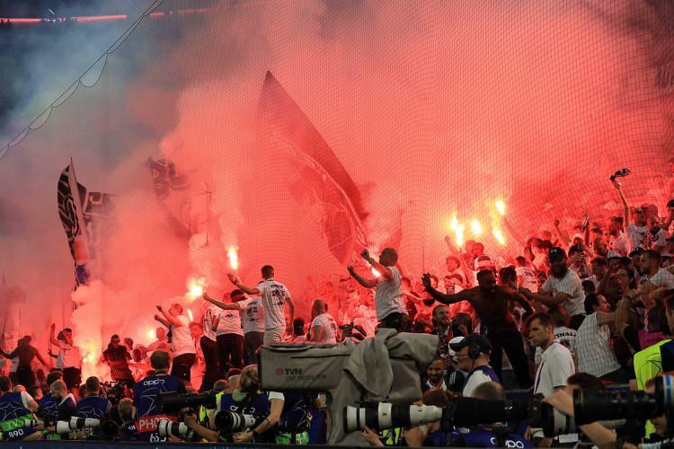 <p>D&uuml;nyada en fazla taraftara sahip futbol kul&uuml;pleri a&ccedil;ıklandı.</p>
