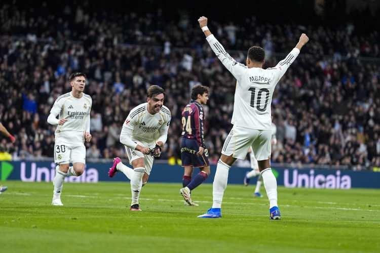 <p>1-Real Madrid (474,7 milyon)</p>
