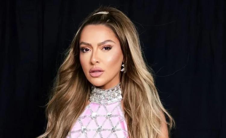 <p><strong>HADİSE: İRAN YANINDAYIZ</strong><br />
İran'da yaşananlarla ilgili paylaşım yapan Hadise, ''Sessiz kalamam. İran&rsquo;da insanlar yalnızca duyulmak i&ccedil;in hayatlarını riske atıyor. Manşetlerin ardında rakamlar değil, ger&ccedil;ek hayatlar var: aileler, &ouml;ğrenciler, emek&ccedil;iler&hellip; Hepsi onur ve &ouml;zg&uuml;rl&uuml;k istiyor. İran, yanındayız. Seni g&ouml;r&uuml;yor, seni duyuyoruz. Y&uuml;z&uuml;m&uuml;z&uuml; &ccedil;evirmeyelim. Bir ses olalım.'' ifadelerini kullandı.</p>

