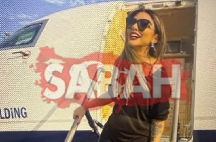 <p>FOTOĞRAFLARDA KELEŞ VE SEVGİLİSİ DE VAR<br />
<br />
Rabia Karaca'nın ve ge&ccedil;tiğimiz g&uuml;n adli kontrolle serbest kalan şarkıcı Selen G&ouml;rg&uuml;zel'in ifadeleri ve teslim ettikleri cep telefonlarından, A takımı ile birlikte &ouml;zel jetle Kıbrıs'a yapılan uyuşturucu ve fuhuş seferleri &ccedil;ıktı.</p>
