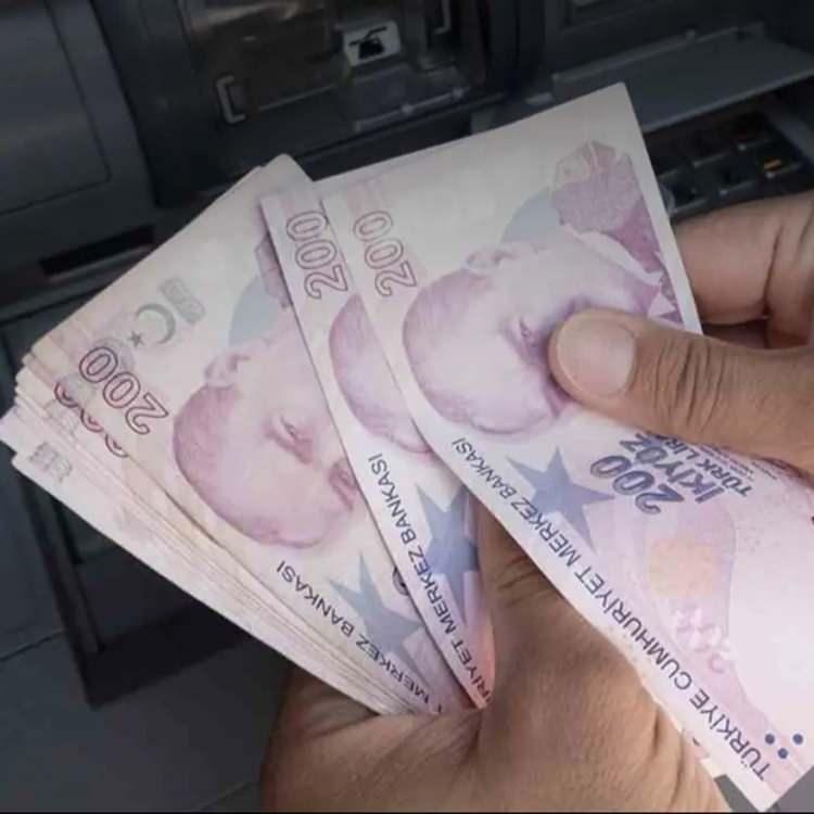 <p><strong>HALKBANK</strong></p>

<p>&nbsp;</p>

<p>Halkbank emekli m&uuml;şterilerin 12 bin lira promosyon teklif ediyor.&nbsp;</p>
