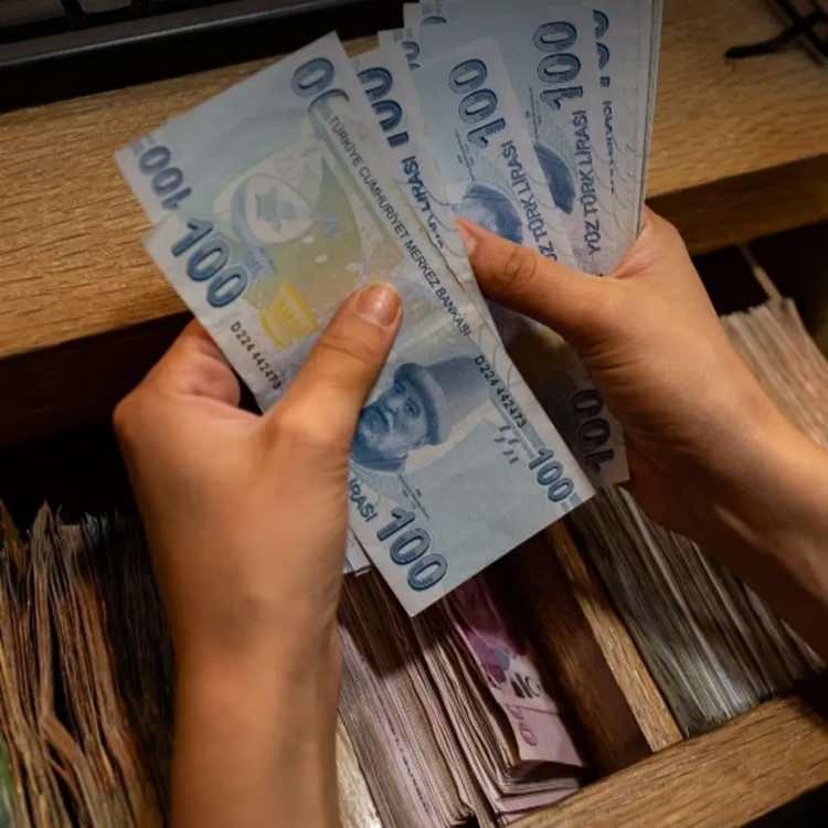 <p><strong>TEB</strong></p>

<p>&nbsp;</p>

<p>T&uuml;rkiye Ekonomi Bankası emekli m&uuml;şterilerine 12 bin lira ana promosyon teklif ediyor. Ek &ouml;demelerle bu teklif 21 bin liraya ulaşıyor</p>
