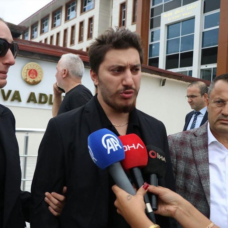 <p><strong>Babası G&uuml;rol G&uuml;lter'i hedef alan Tuğberk, zehir zemberek a&ccedil;ıklamalarda bulundu.</strong></p>
