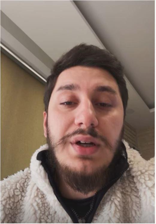 <p>"SİZ BU İŞE BULAŞMAYIN"</p>

<p>Ayrıca Tuğberk, <em><strong>"Şunu s&ouml;ylemek i&ccedil;in &ccedil;ekiyorum videoyu. Aranızda o kadar g&uuml;zel insanlar var ki. B&ouml;yle vicdanını kaybetmemiş. Karşısındakinin acısını az &ccedil;ok tahmin edebilen. Buradan kuzenlerime de sesleniyorum, ebeveynlerinizin bulaştığı işlere bulaşmayın. Biz yarın y&uuml;z y&uuml;ze bakacağız, siz bu işlere bulaşmayın abiciğim"</strong></em> ifadelerini kullandı.</p>
