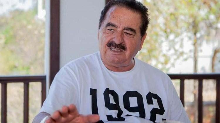 <p><strong>Tv100 Magazin Hattı'nın haberine g&ouml;re; Almanya turnesi kapsamında planlanan iki konserini ifade vermek &uuml;zere ileri bir tarihe erteleyen Tatlıses, Bodrum Bitez Adliyesi'nde tekerlikle sandalyede g&ouml;r&uuml;nt&uuml;lendi.</strong></p>
