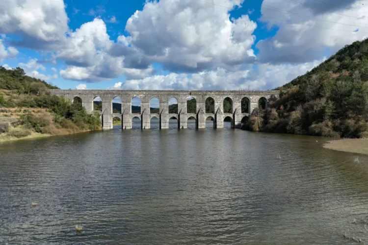 <p><span style="color:#B22222"><strong>SU MİKTARI,</strong></span></p>

<p>&nbsp;</p>

<p>&Ouml;merli'de y&uuml;zde 29,98,</p>

<p>Darlık'ta y&uuml;zde 36,88,</p>

<p>Elmalı'da y&uuml;zde 71,17,</p>

<p>Terkos'ta y&uuml;zde 16,43,</p>

<p>Alibey'de y&uuml;zde 17,92,&nbsp;</p>
