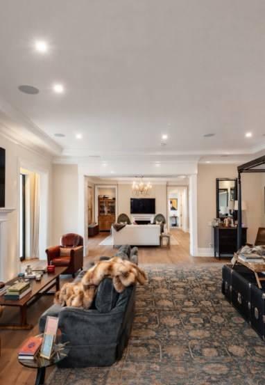 <p><strong>L&uuml;ks detayları ve genişliğiyle &ouml;n plana &ccedil;ıkan malikanenin en dikkat &ccedil;eken kısmı yatak odası ve banyo sayısı.&nbsp;</strong></p>
