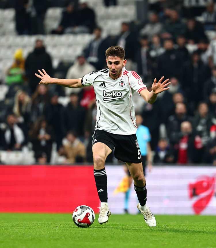 <p>Demir Ege Tıknaz, Braga'ya transfer oluyor. Portekiz ekibi, Beşiktaş'a bonuslarla birlikte 7.5 milyon euro ve sonraki satıştan y&uuml;zde 20 pay teklif etti. (FOTOMA&Ccedil;)</p>
