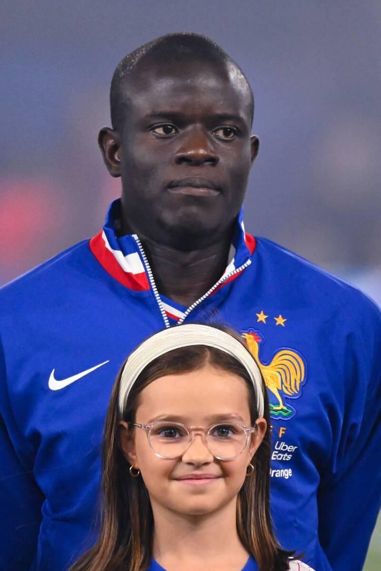 <p>N'Golo Kante, Fenerbah&ccedil;e i&ccedil;in Al-Ittihad'in 32 milyon euroluk teklifini ve 2 Premier Lig kul&uuml;b&uuml;n&uuml; reddetti. (TAKVİM)</p>
