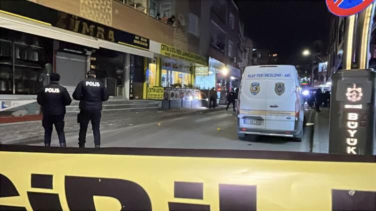 Kebap yemeye gelenlerin &uuml;zerine kurşun yağdı: 2 yaralı