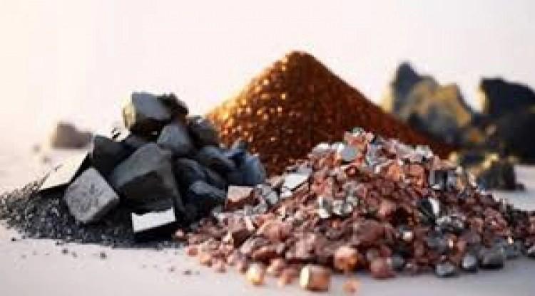 <p><span style="color:#B22222"><strong>3)&nbsp; D&Uuml;NYANIN EN B&Uuml;Y&Uuml;K İŞLENMEMİŞ NADİR TOPRAK ELEMENTİ REZERVRLERİNE SAHİP</strong></span></p>

<p>&nbsp;</p>

<p>Nadir Toprak Elementleri (REE)<br />
Telefonlardan jet motorlarına kadar her yerde kullanılan bu elementlerde d&uuml;nya pazarı &Ccedil;in'in elindedir. Gr&ouml;nland'da d&uuml;nyanın en b&uuml;y&uuml;k işlenmemiş nadir toprak elementi rezervlerinden biri bulunur.</p>
