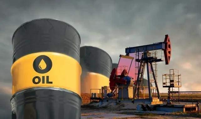 <p><span style="color:#B22222"><strong>8) MUAZZAM ENERJİ KAYNAKLARI</strong></span></p>

<p>&nbsp;</p>

<p>ABD Jeolojik Araştırma Kurumu'na g&ouml;re, Gr&ouml;nland kıyılarında devasa, hen&uuml;z &ccedil;ıkarılmamış petrol ve doğalgaz rezervleri bulunmaktadır.</p>
