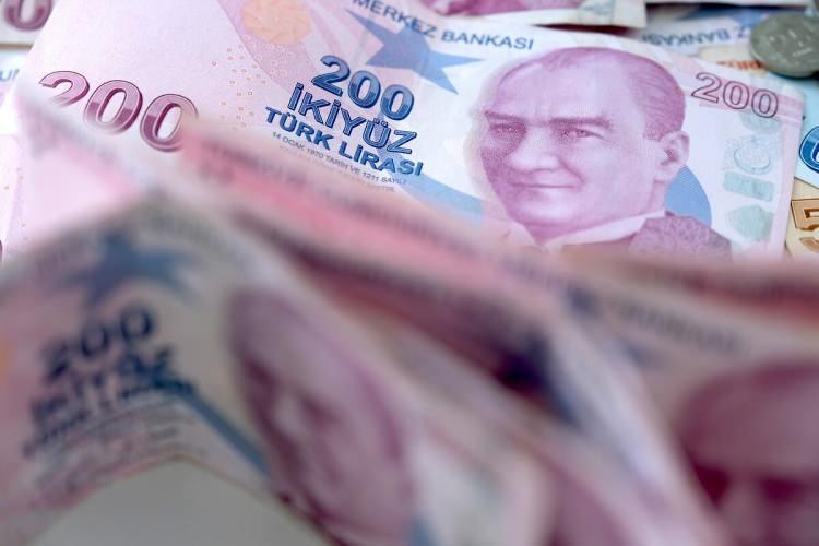 <p><span style="color:#B22222"><strong>POLİS, &Ouml;ĞRETMEN, DOKTOR MAAŞI NE KADAR OLDU?</strong></span></p>

<p>2026 yılı i&ccedil;in y&uuml;zde 18,60 zamla birlikte polis memurunun maaşı yaklaşık 80.847 TL'ye, &ouml;ğretmenlerin maaşı 72.519 TL'ye (uzman &ouml;ğretmenlerde 80.370 TL), uzman doktor maaşı 149.577 TL'ye, hemşire maaşı 73.246 TL'ye ve avukat maaşı yaklaşık 87.189 TL'ye y&uuml;kseldi.</p>

<p>&nbsp;</p>
