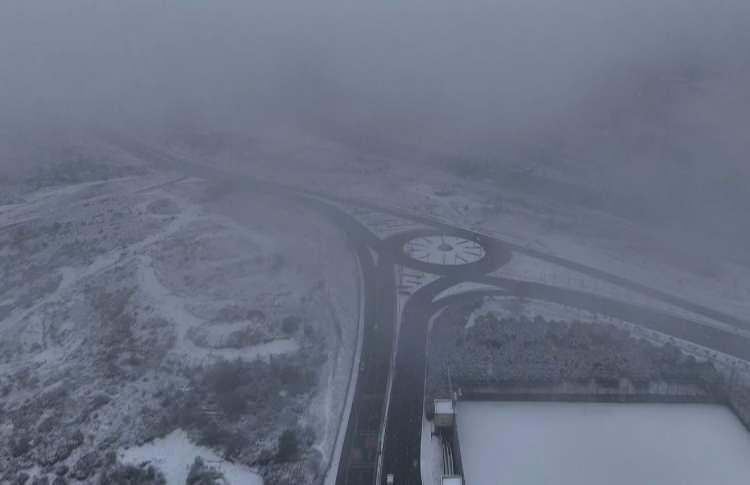 <p>Başakşehir il&ccedil;esinde kar yağışı havadan g&ouml;r&uuml;nt&uuml;lendi.&nbsp;</p>
