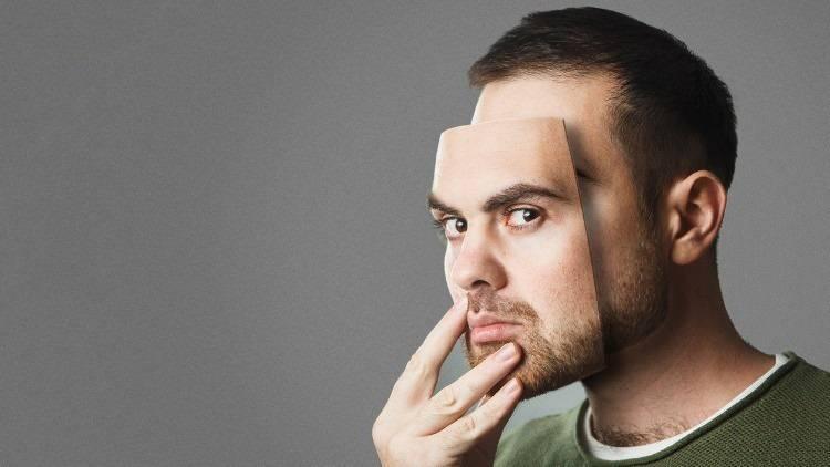 <p><span style="color:#0000CD"><strong>MİTOMANİ NEDİR?</strong></span></p>

<p><span style="color:#0000CD"><strong>"Patolojik yalancılık" olarak da bilinen "Mitomani", , kompulsif d&uuml;rt&uuml;ler sonucunda veya alışkanlıktan dolayı s&uuml;rekli, kronik bir şekilde yalan s&ouml;yleme davranışı ifade eder.</strong></span></p>
