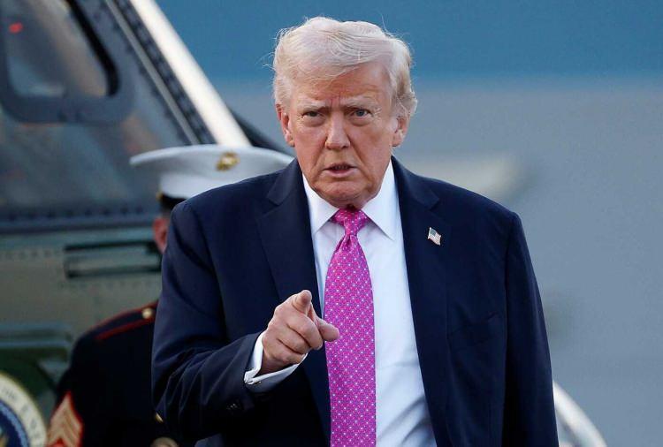 <p>ABD Başkanı Trump, İran ile ticaret yapacak &uuml;lkelere y&uuml;zde 25 ek vergi getireceğini s&ouml;yledi. <span style="color:#B22222"><strong>Peki g&uuml;n&uuml;m&uuml;zde İran ile hangi &uuml;lkeler ticaret yapıyor? </strong></span>İşte İran ile ticaret yapan &uuml;lkeler...</p>
