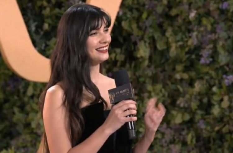 <p><strong>Sunucuya 'samimiyet' kelimesini &ouml;ğretmeye &ccedil;alışan B&uuml;y&uuml;k&uuml;st&uuml;n'&uuml;n doğal tavırları ve verdiği yanıt, dikkat &ccedil;ekti.</strong></p>
