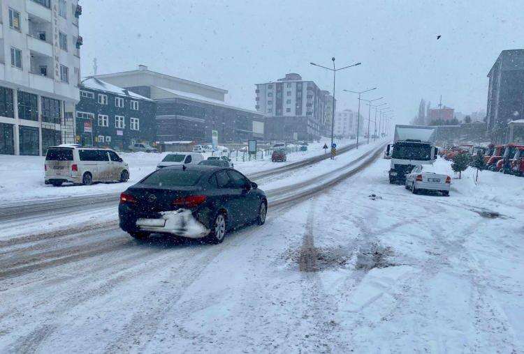 <p>Denizli, Tavas: -6,7</p>

<p>Muş, Malazgirt: -6,3</p>

<p>Bitlis, Adilcevaz: -5,8</p>

<p>G&uuml;m&uuml;şhane, Merkez: -5,8</p>

<p>Rize, &Ccedil;amlıhemşin: -5,7</p>

<p>Bolu, Mudurnu: -5,6</p>

<p>Kocaeli, Kartepe: -5,5</p>

<p>Edirne, Lalapaşa: -5,4</p>

<p>Samsun, Atakum: -5,1</p>

<p>Isparta, Merkez: -5</p>

<p>Antalya, Elmalı: -4,9</p>

<p>Eskişehir, Seyitgazi: -4,8</p>

<p>Şanlıurfa, Siverek: -4,8</p>

<p>Bartın, Merkez: -4,7</p>

<p>Elazığ, Sivrice: -4,6</p>

<p>Niğde, Ulukışla: -4,5</p>

<p>Erzincan, Merkez: -4,4</p>

<p>K&uuml;tahya, Gediz: -4,4</p>

<p>Bayburt, Aydıntepe: -4,3</p>

<p>Siirt, Pervari: -4,3</p>

<p>Afyonkarahisar, Şuhut: -4,2</p>

<p>&Ccedil;orum, Kargı: -4,2</p>

<p>Ankara, &Ccedil;amlıdere: -4</p>

<p>Sinop, Ayancık: -4</p>

<p>Amasya, Merzifon: -3,8</p>

<p>Konya, Derbent: -3,8</p>

<p>Tokat, Erbaa: -3,8</p>

<p>Giresun, Alucra: -3,7</p>

<p>Karaman, Merkez: -3,7</p>

<p>Manisa, Şehzadeler: -3,6</p>

<p>Tunceli, Ovacık: -3,6</p>

<p>Yalova, &Ccedil;iftlikk&ouml;y: -3,4</p>

<p>Sivas, Suşehri: -3,3</p>

<p>Bing&ouml;l, Karlıova: -3,3</p>

<p>Kayseri, Melikgazi: -3,2</p>

<p>Bilecik, Pazaryeri: -3,1</p>

<p>Burdur, &Ccedil;avdır: -3,1</p>

<p>Artvin, Şavşat: -2,9</p>

<p>Sakarya, Hendek: -2,9</p>

<p>Zonguldak, Devrek: -2,8</p>

<p>&Ccedil;anakkale, Ezine: -2,7</p>

<p>Malatya, Merkez: -2,6</p>

<p>Balıkesir, Kepsut: -2,5</p>

<p>İstanbul, &Ccedil;atalca: -2,5</p>

<p>Aksaray, Merkez: -2,4</p>

<p>Mersin, Tarsus: -2,3</p>

<p>Kahramanmaraş, Dulkadiroğlu: -2,2</p>

<p>Ordu, Akkuş: -2,1</p>

<p>İzmir, &Ouml;demiş: -2</p>

<p>Kırşehir, Ak&ccedil;akent: -1,5</p>

<p>Uşak, Banaz: -1,4</p>

<p>Adana, Tufanbeyli: -1,3</p>

<p>Yozgat, Merkez: -1,2</p>

<p>Nevşehir, Avanos: -0,7</p>

<p>Muğla, Seydikemer: -0,6</p>
