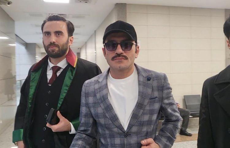 <p><strong>İstanbul 16.Ağır Ceza Mahkemesi'nde g&ouml;r&uuml;len duruşmada tutuksuz sanık Ufuk Bayraktar ve Volkan Akbaş; m&uuml;şteki Ahmet P. İle taraf avukatları hazır bulundu.</strong></p>
