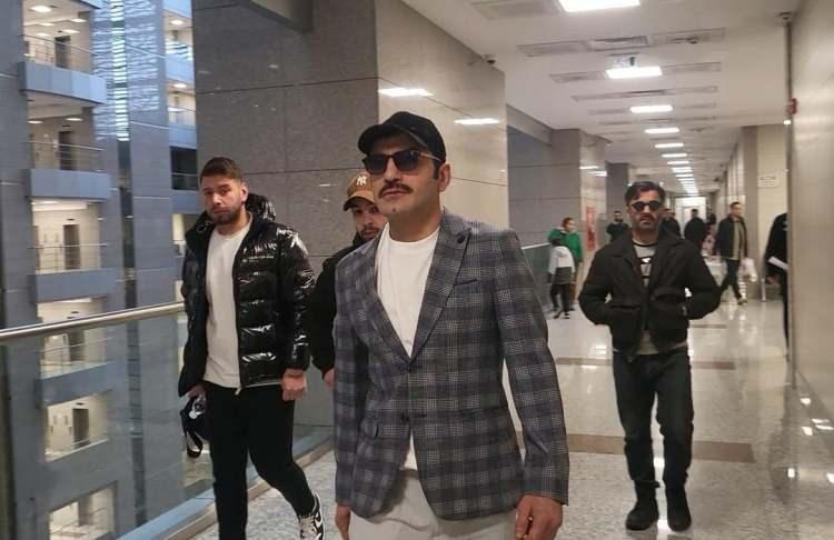 <p><span style="color:#FF0000"><strong>"ELİMDEN GELEN HER ŞEYİ YAPARIM"</strong></span></p>

<p><strong>Mahkeme başkanı, "Amacım mahalledeki gen&ccedil;lere iş bulmaktı. Esnafı hayır işi yapmaları i&ccedil;in teşvik ederim" ifadelerini kullanan Bayraktar'a "Sen iş bulma kurumu musun? Senin g&ouml;revin mi bu? Ben gelsem sana &lsquo;mahalle gen&ccedil;lerine iş bul, para ver&rsquo; desem ne yaparsın?" sorusunu y&ouml;neltti.</strong></p>
