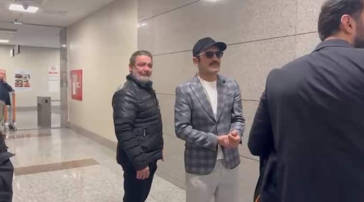 <p><strong>Bunun &uuml;zerine &uuml;nl&uuml; oyuncu, "Elimden gelen her şeyi yaparım, gelmiyorsa yapmam" dedi.</strong></p>
