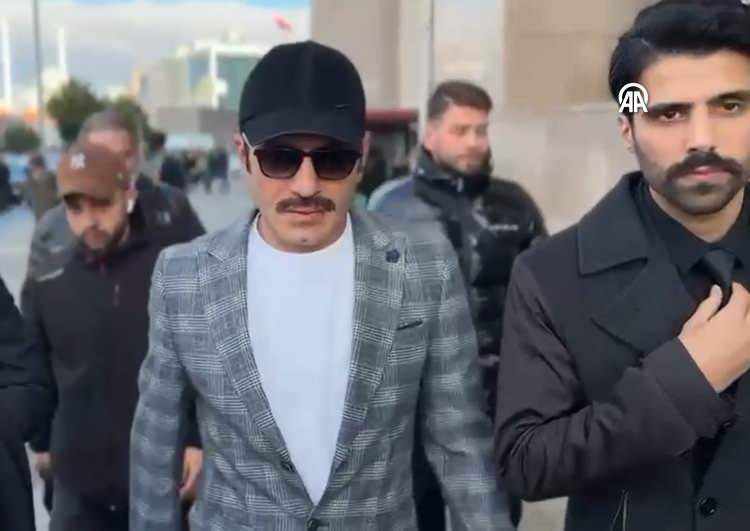 <p><span style="color:#FF0000"><strong>"S&Ouml;ZLERİNİ YANLIŞ ANLADIM"</strong></span></p>

<p><strong>M&uuml;şteki Ahmet P. ise, ifadesinde olaydan sonra durumu yanlış anladığını belirterek, "Sanıkların s&ouml;zlerini ilk başta yanlış anlamışım. Şu an şikayet&ccedil;i değilim" dedi.</strong></p>
