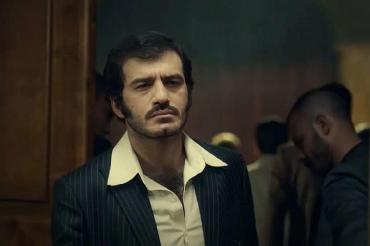 <p><span style="color:#FF0000"><strong>DURUŞMA 6 MAYIS'A ERTELENDİ</strong></span></p>

<p><strong>Ara kararı a&ccedil;ıklayan mahkeme, Bayraktar'ın yurt dışına &ccedil;ıkış yasağı şeklindeki adli kontrol tedbirinin devamına ve eksikliklerin giderilmesine h&uuml;kmederek duruşmayı 6 Mayıs tarihine erteledi.</strong></p>
