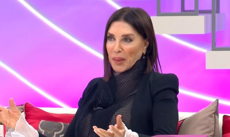 <p><span style="color:#B22222"><strong>"&Ouml;L&Uuml;ME KARŞI BİR KORKUM VAR"</strong></span></p>

<p>"&Ouml;l&uuml;me karşı bir korkum var. Rahmetli anneme de son kez bakamadım. &Ouml;l&uuml;mden neden korktuğumu bilmiyorum. Ama &ouml;l&uuml;m korkumu yenemiyorum. Mezarlık ziyaretinde dahi bulunamıyorum. Bu korkuyu yenemiyorum."</p>

<p>&nbsp;</p>

<p>&nbsp;</p>
