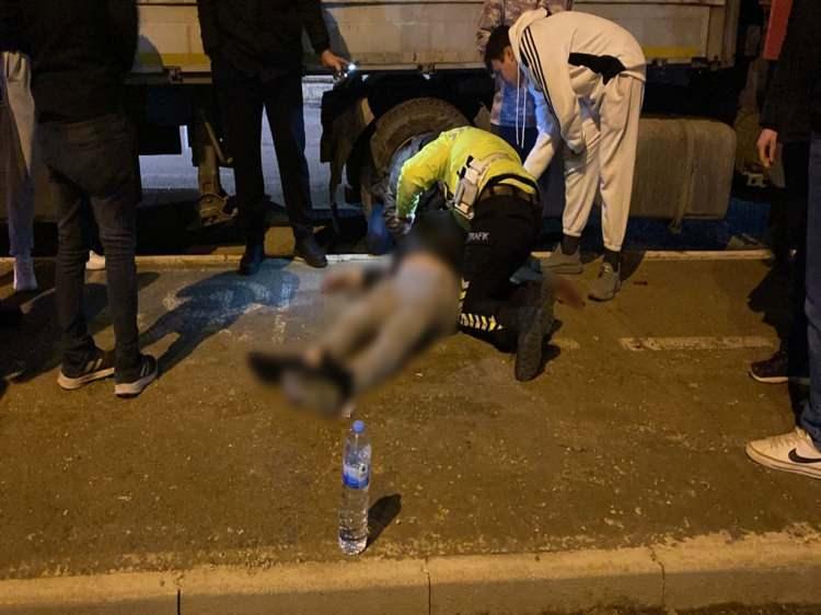 <p>Ambulanslarla İneg&ouml;l Devlet Hastanesine kaldırılan yaralılardan Sedat Ta&ccedil;, yapılan t&uuml;m m&uuml;dahalelere rağmen kurtarılamadı.</p>
