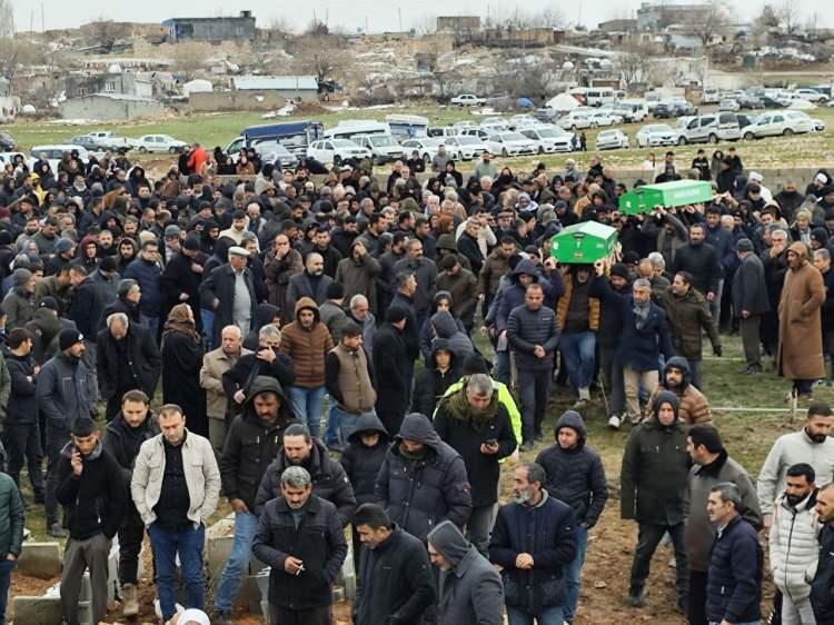 Mardin'de acı olay: G&ouml;lette cansız bedenleri bulunan 2 &ccedil;ocuk son yolculuğuna uğurlandı 