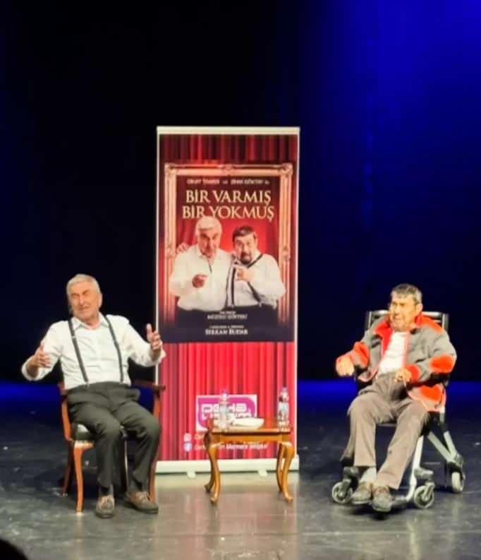 <p><strong>Profesyonelliğinden &ouml;d&uuml;n vermeyen G&ouml;ktay, sahneye tekerlekli sandalye ile &ccedil;ıkarak g&ouml;steriyi tamamladı.</strong></p>
