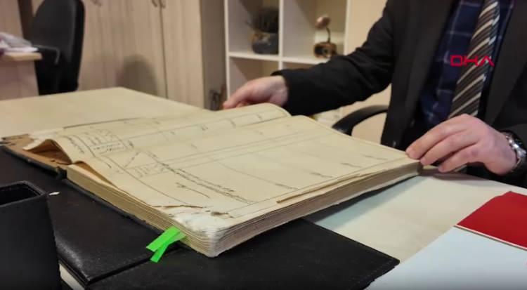 <p>Ankara Cumhuriyet Başsavcılığı Adli Emanet B&uuml;ro M&uuml;d&uuml;r&uuml; Mehmet Semih Demir, <em><strong>"Adalet Bakanlığı ve Ankara Adliyesi olarak bu defterin gelecek nesillere aktarılması i&ccedil;in gerekli &ccedil;alışmaları başlattık ve muhafaza altına aldık. K&uuml;lt&uuml;r ve Turizm Bakanlığı başta olmak &uuml;zere ilgili kurumlarla &ccedil;alışmalarımız devam etmektedir"</strong></em> dedi.&nbsp;</p>

<p>&nbsp;</p>
