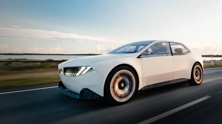 <p>ABD merkezli otomotiv yayını Car and Driver, 2026&rsquo;da satışa sunulması planlanan yeni modelleri bir araya getirdi. Listede, Ferrari&rsquo;nin ilk tamamen elektrikli aracı da dahil olmak &uuml;zere beş farklı otomobil yer alıyor</p>

<p>&nbsp;</p>

<p><span style="color:#B22222"><strong>&Uuml;nl&uuml; otomotiv dergisi, 2026 yılında yollara &ccedil;ıkması beklenen ve otomobil tutkunlarının ilgisini &ccedil;eken modelleri derledi.</strong></span></p>
