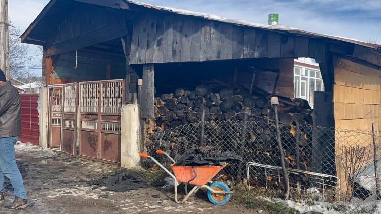 Yanan minib&uuml;s&uuml;n&uuml; izlerken kalp krizi ge&ccedil;irerek &ouml;ld&uuml;! Ateşi kendisinin yaktığı ortaya &ccedil;ıktı