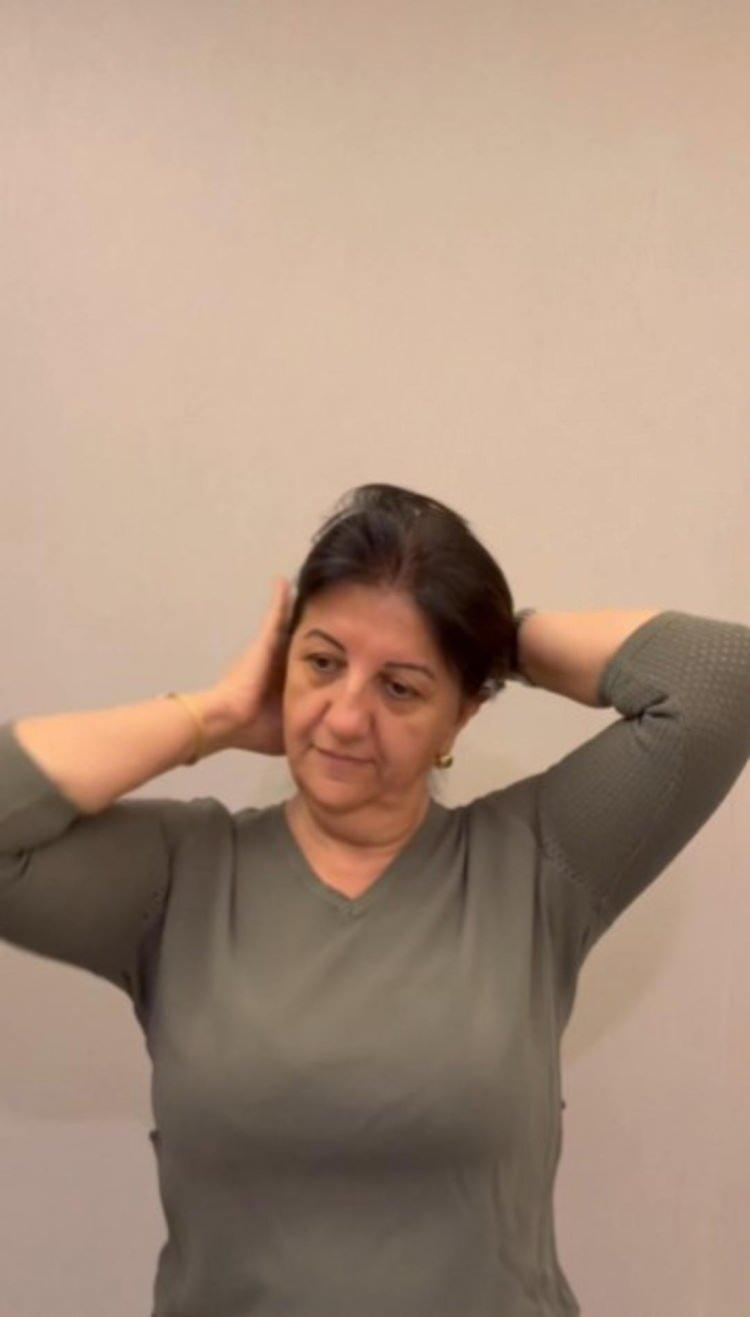 <p><strong>DEM Parti, Suriye'de ter&ouml;r &ouml;rg&uuml;t&uuml; SDG &uuml;yesi bir kadının sa&ccedil;ının kesilmesine tepki g&ouml;stermek amacıyla "sa&ccedil; &ouml;rme" akımı başlattı. Kadın milletvekilleri tarafından başlatılan eyleme, DEM Parti milletvekili ve Meclis Başkanvekili Pervin Buldan, sosyal medya hesabından paylaştığı sa&ccedil;ını &ouml;rd&uuml;ğ&uuml; bir videoyla katıldı.</strong></p>
